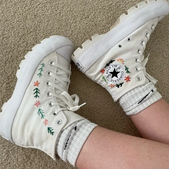 Hand-embroidered white platform converse! - Picture 2 of 4